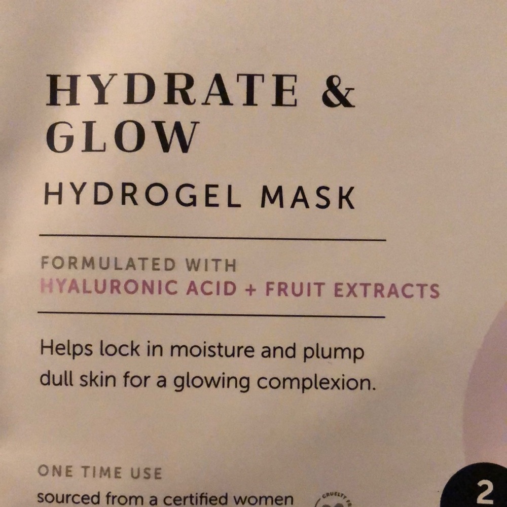 **FREE** Modern Expressions Mask - Hydrate & Glow - Picture 8 of 8